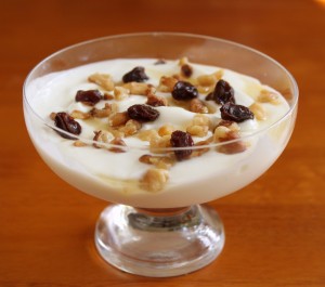 Greek Yogurt with Nuts and Cinnamon Greek Yogurt with Nuts and Cinnamon
