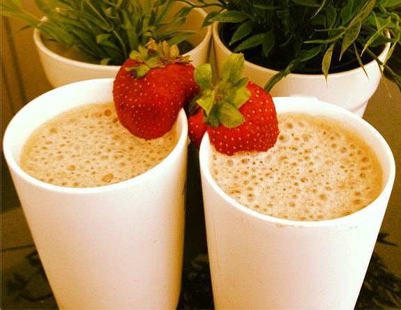 High Protein Mocha Frapp, protein frappuccino, whey protein shake recipes, coffee protein smoothie recipe, natural protein shake recipe, Protein shake recipes, best protein shake recipes, chocolate protein shake recipes, frappuccino protein shake recipes, coffee protein shake, coffee protein shake recipe, delicious protein shake recipes, high protein coffee drinks, Starbucks frappuccino