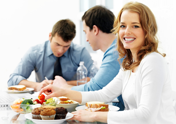 woman-work-lunch