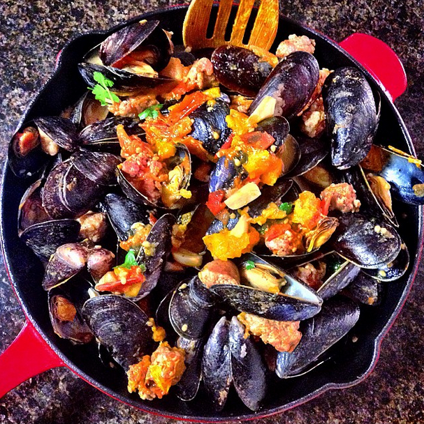 steamed mussels recipe, steamed mussels white wine recipe, steamed mussels white wine tomatoes recipe, steamed mussels white wine, steamed mussels recipes